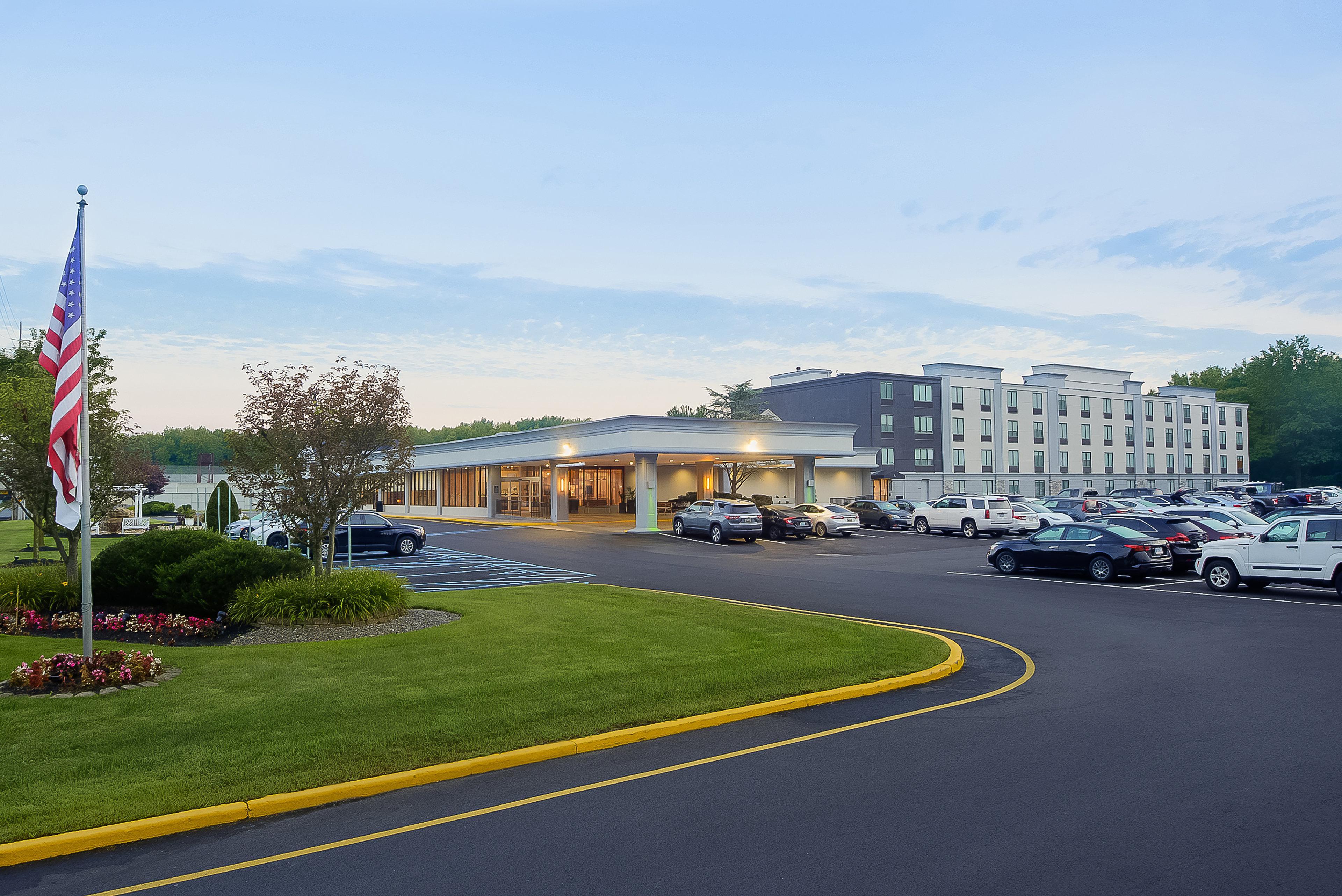 Holiday Inn East Windsor By Ihg Hightstown Exterior photo