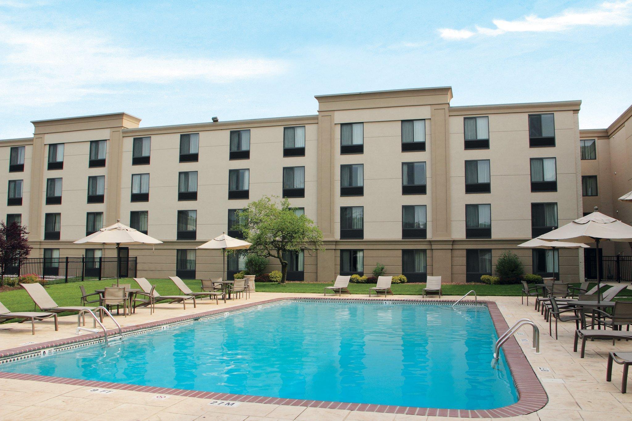 Holiday Inn East Windsor By Ihg Hightstown Exterior photo
