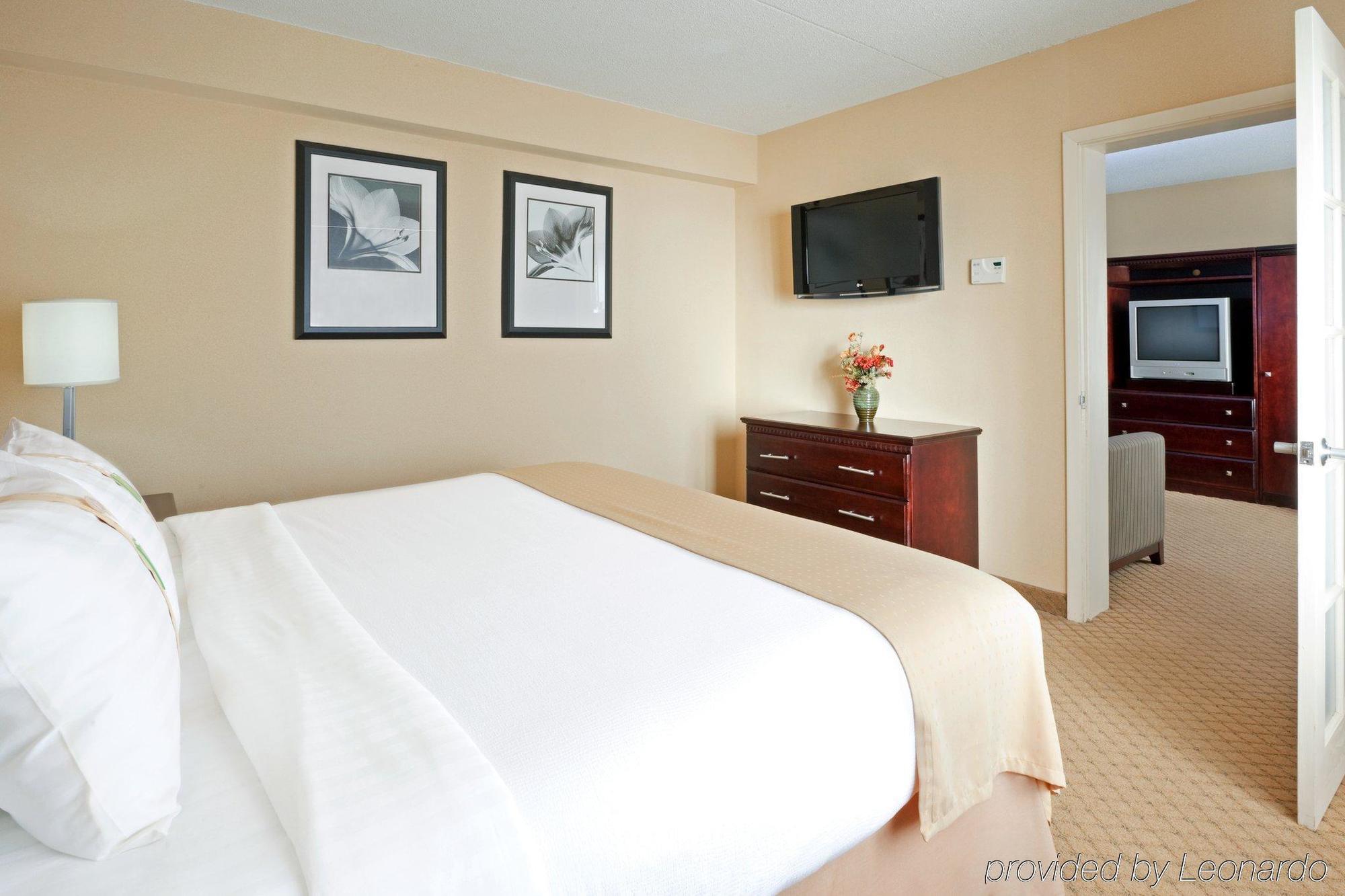 Holiday Inn East Windsor By Ihg Hightstown Room photo